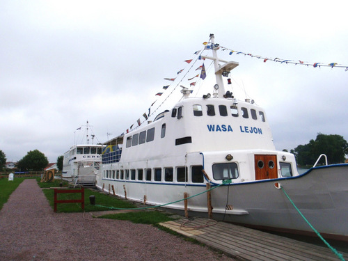 View of the canal passenger boats on Lake Roxen.